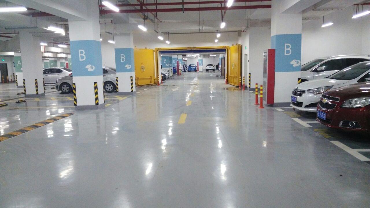 地下停車場地坪